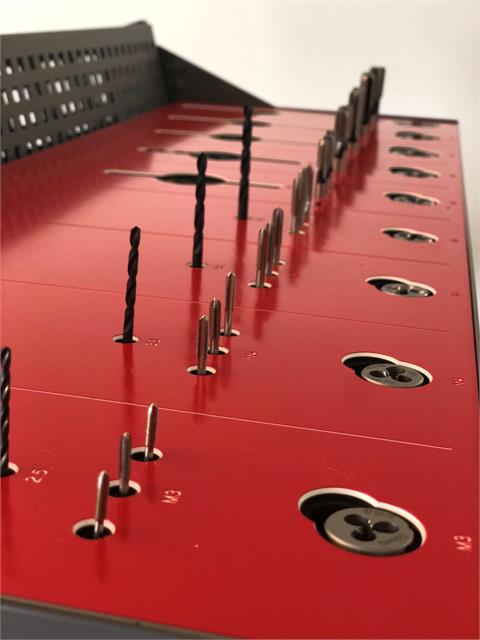 Skreddersydd hyllesystem med skråhyller